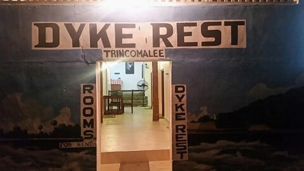 Готель Dyke Rest Тринкомалі Екстер'єр фото